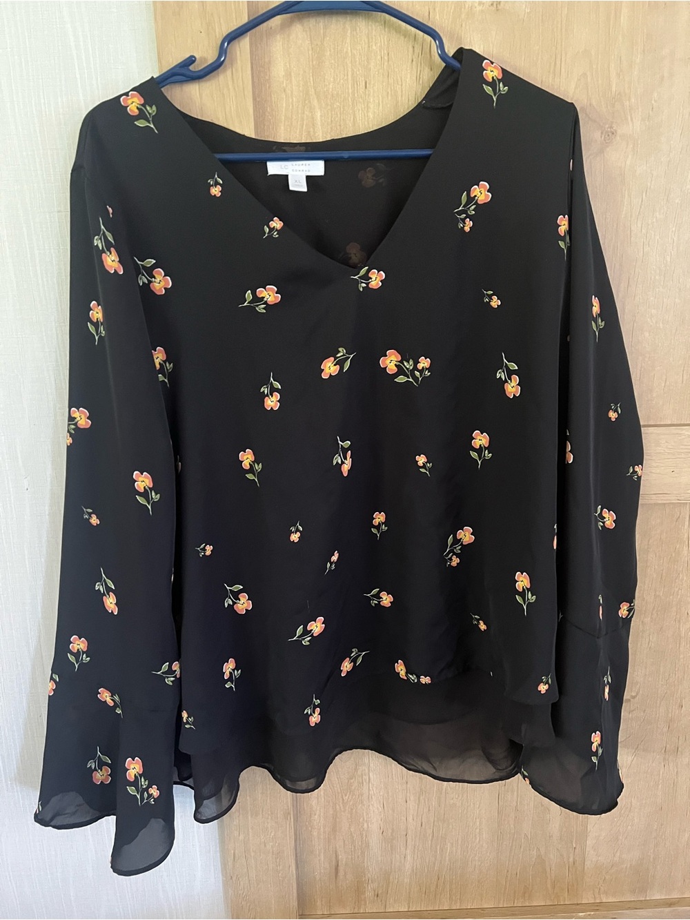 Floral V-Neck Black Blouse Lauren Conrad Size XL